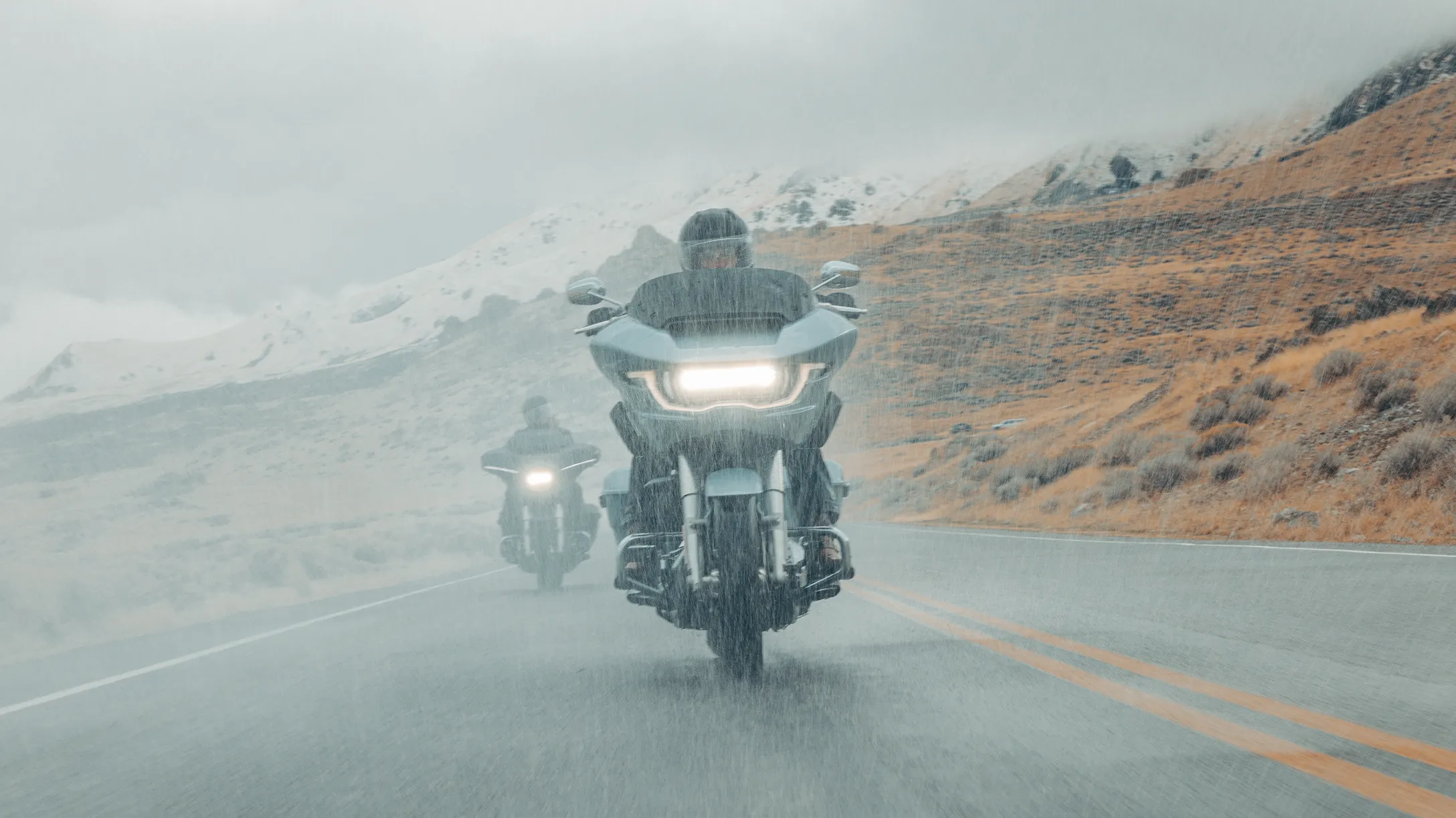 Consejos para conducir tu moto en lluvia: guía de manejo seguro en invierno